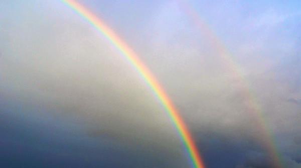 fenomenul care va aduce multe curcubeie pe cer unde se pot vedea cel mai bine