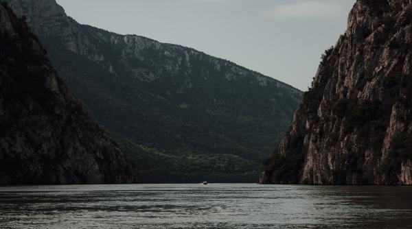 fenomen spectaculos pe dunare imagini inedite cu aburul care da impresia ca fluviul fierbe video
