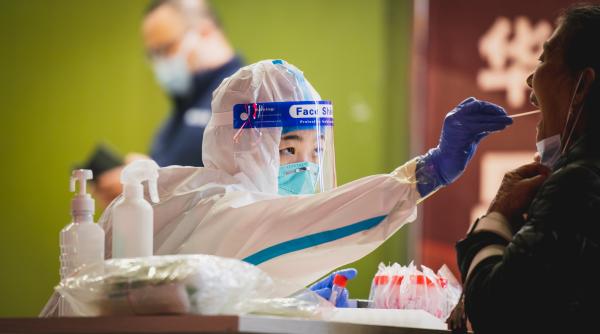 o regiune industriala a chinei este aproape sa fie inchisa milioane de locuitori au fost carantinati din cauza covid