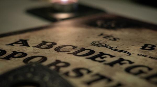 tabla ouija un joc periculos 11 copii au fost gasiti lesinati intr o scoala