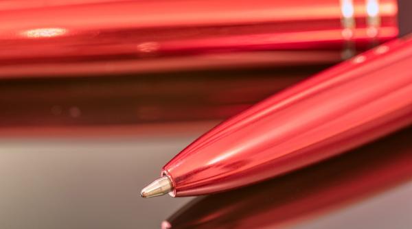 de ce profesorii nu ar rebui sa foloseasca pixul rosu pentru a corecta lcurarile elevilor ovidiu panisoara transmite agresivitate