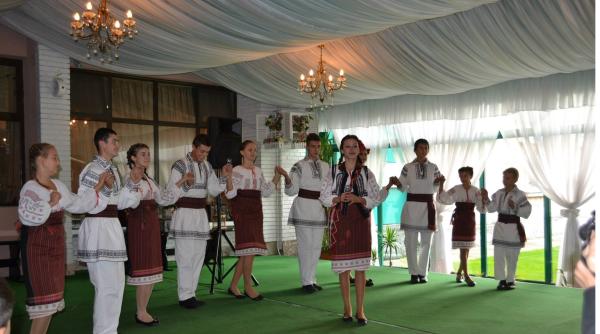 traditii si cultura romaneasca in italia orasul chieri gazda grupului folcloric valea somuzului