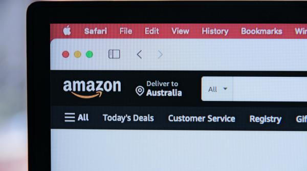 dupa twitter si meta amazon concediaza 10 000 de angajati compania se confrunta cu o incetinire a vanzarilor