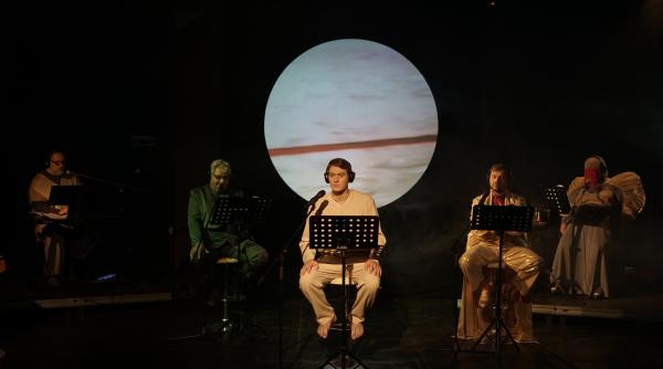 alegerea piesa de teatru scrisa de regele mihai si regina ana in premiera la craiova expozitie a muzeului peles in foaierul teatrului marin sorescu