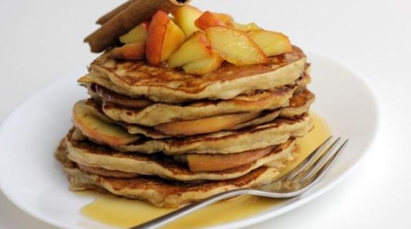 clatite cu mere le pregatesti in doar cateva minute si au doar 50 de calorii