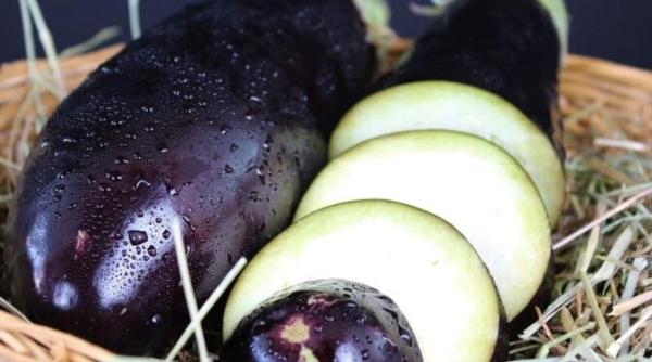 ai vinete si ciocolata neagra in frigider prepara acest chec delicios care te va cuceri iremediabil