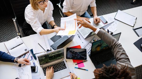 conditia pusa de ue romaniei in 2004 privind birocratia gusa sunt 50prc in plus angajati la stat este tara lui papura voda