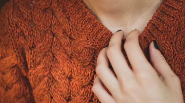 locuitorilor din tokyo li se recomanda sa poarte pulover pe gat pentru a face economie la incalzire