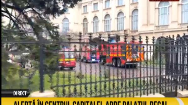 incendiu la palatul regal din bucuresti pompierii au intervenit si au stins focul din partea superioara a cladirii