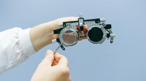 noutati in oftalmologie dr dorin chiselita la academia de sanatate