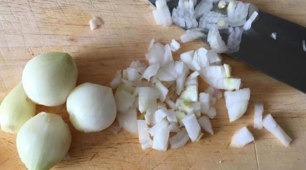 salata simpla si gustoasa din ceapa dupa o reteta poloneza nu ati mai mancat asa ceva niciodata