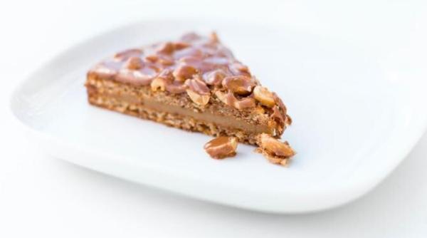 tarta cu ciocolata si caramel sarat un desert special pe care trebuie sa l faci