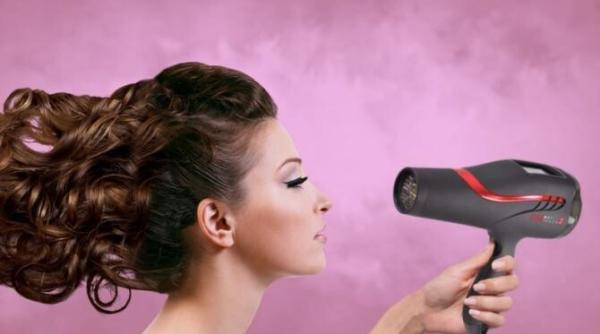 nu infasurati niciodata cablul in jurul uscatorului de par greseala uriasa pe care o face toata lumea