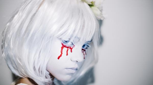 o femeie a plans cu lacrimi de sange ce au descoperit medicii