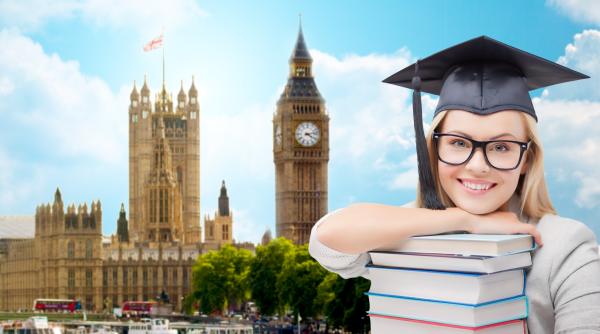 e mai buna scoala englezeasca decat cea romaneasca cristian stincanu sunt diferente in romania invatatul pe de rost inca se reflecta in nota britanicii pun accent pe creativitate si dezbatere