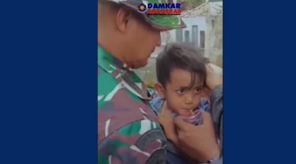 miracol in indonezia un copil de cinci ani a fost scos viu din daramaturi dupa 45 de ore