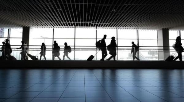 traficul aerian blocat pe aeroportul din berlin de catre activisti ecologisti