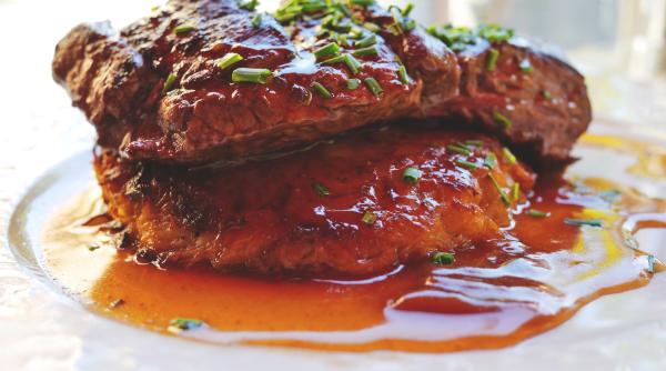 cotlet de porc in sos de miere si usturoi cea mai gustoasa reteta aromele te innebunesc