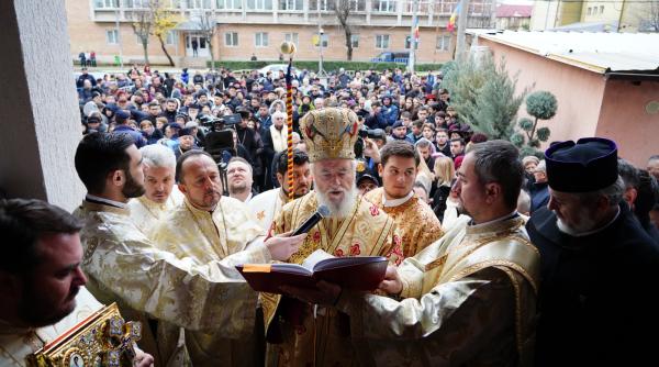 targoviste cea mai noua biserica a fost tarnosita de ipam nifon presedintele cj si primarul municiaiului au primit diploma mitropolitana de recunostinta