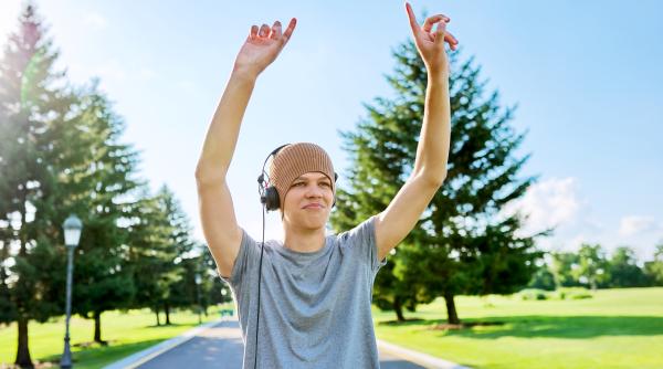 cati bani pot primi tinerii din romania la 18 ani prin programul junior centenar parintii trebuie sa faca asta in fiecare luna