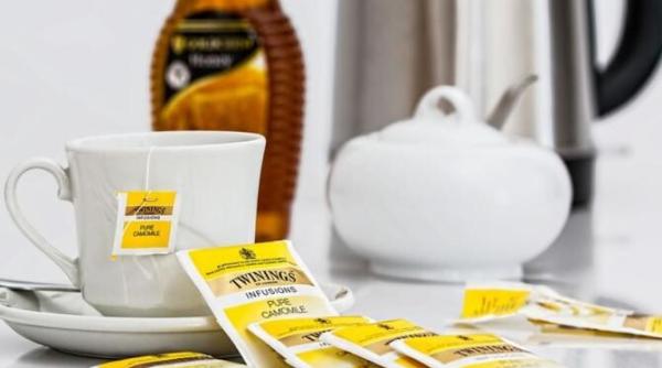 pune un pliculet de ceai in chiuveta inainte de a merge la culcare trucul gospodinelor istete