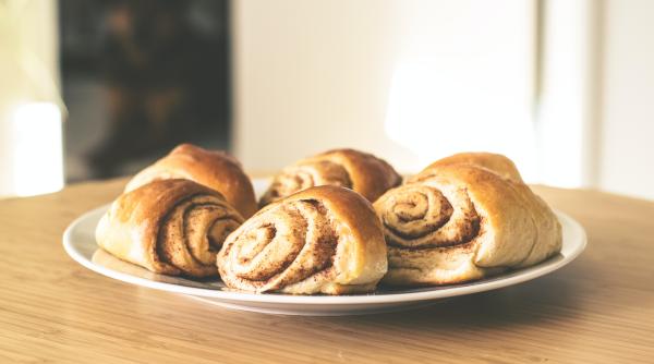 cinnamon rolls reteta de rulouri cu scortisoara aroma este extraordinara