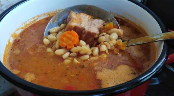 cum faci ciorba de fasole cu costita afumata reteta simpla si rapida