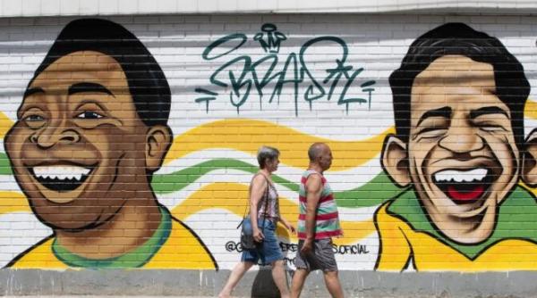 legendarul pele a fost din nou internat in spital