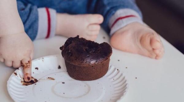 briosa cu cafea si ciocolata intr o ceasca un desert senzational preparat in cuptorul cu microunde