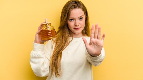 de ce copiii nu au voie sa manance miere pana la varsta de 1 an