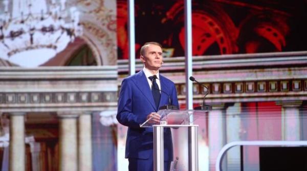 ionut rusu il va impersona pe klaus iohannis cu ocazia zilei nationale a romaniei