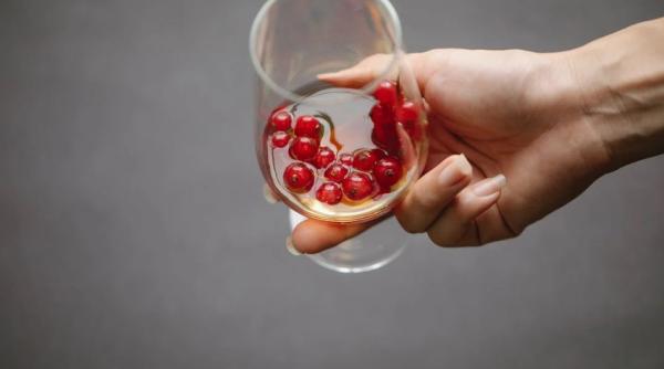 ordinea in care sunt servite bauturile la o masa festiva pentru a va impresiona musafirii trebuie sa stiti ce gafe sa evitati