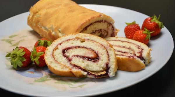 rulada cu mere si gem de gutui reteta de post