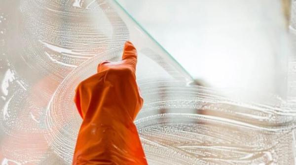 cu acest truc veti spala geamurile doar de 2 ori pe an sticla va fi curata si fara dungi