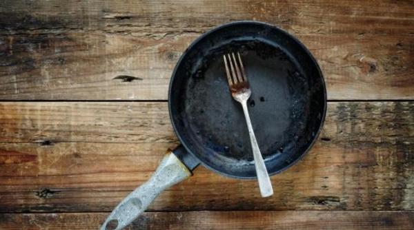 curata tigaia arsa cu pasta de dinti un sfat de la gospodinele inventive