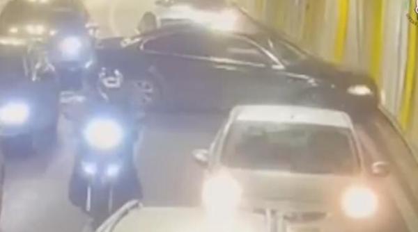 nou accident in pasajul unirii din bucuresti soferul vinovat a fugit de la fata locului video