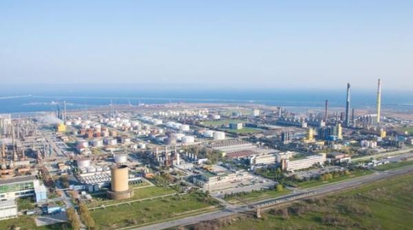 sindicalistii de la petromidia vor avea salarii mai mari si o prima de iarna dupa ce au protestat