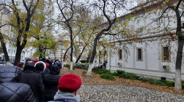 braul maicii domnului a fost adus la bucuresti la biserica sfantul gheorghe nou ce nu s a vazut la televizor galerie foto