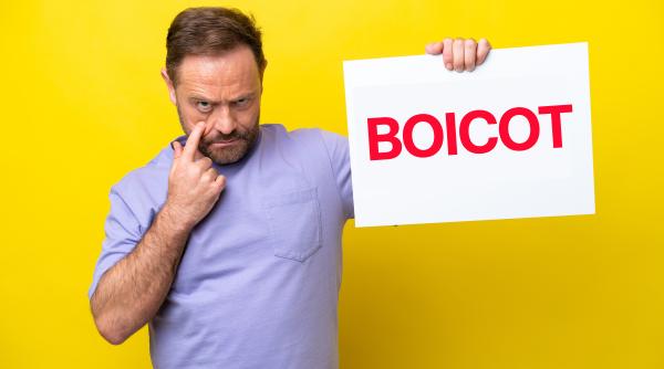 a boicota sau a nu boicota aceasta i intrebarea doua vorbe despre patriotism inima rea si strudel