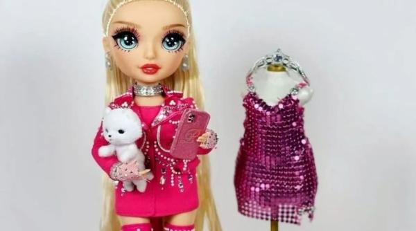 paris hilton si a lansat propria papusa