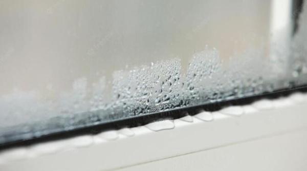 sterge geamul cu acest produs si vei scapa de condens un truc neasteptat