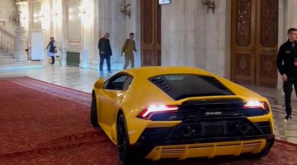 un lamborghini huracan a facut drifturi pe holurile parlamentului romaniei video