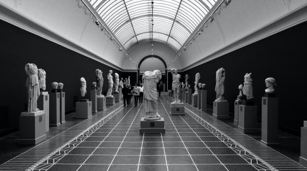 marirea si decaderea statuilor afacerea mels escrocheria ingenioasa pusa la cale in anii 50 in bucuresti