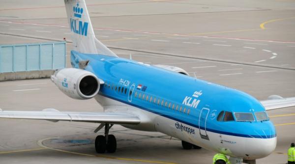 o tanara a nascut la bordul unui zbor spre amsterdam nu stia ca este insarcinata