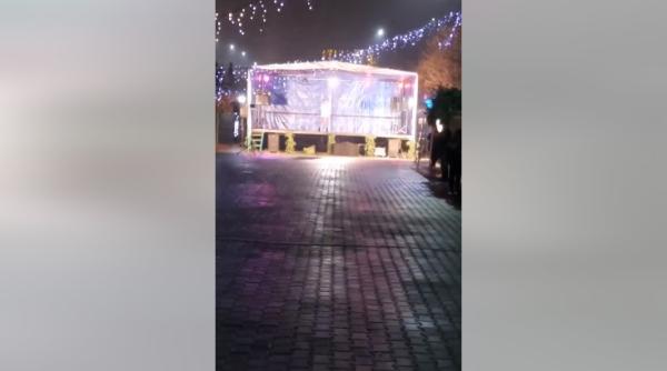 internetul s a umplut de glume dupa concertul fara spectatori de la targul de craciun din calafat
