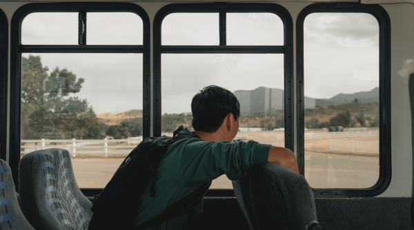 elevii au inceput sa primeasca banii de naveta pentru noiembrie si in avans pentru decembrie