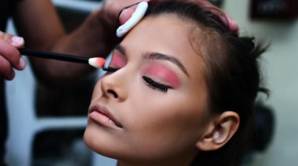 ce ti se poate intampla daca porti machiaj zilnic