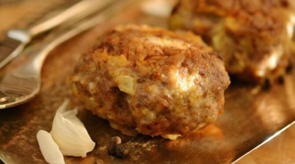 chiftele din varza si carne tocata reteta unui preparat gustos si satios