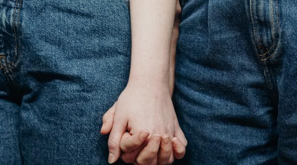 un cuplu gay sesizeaza cedo dupa ce polonia a refuzat sa recunoasca o casatorie realizata in germania