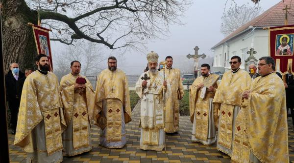 arhiepiscopul ortodox de alba iulia irineu craciunul vine ca o lumina ce rasare in intuneric semnul ca dumnezeu nu a parasit poporul sau